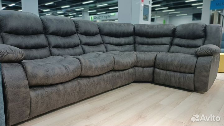 Угловой диван с реклайнером в наличии
