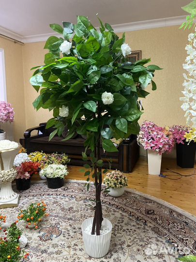 Искусственные цветы и деревья