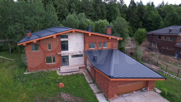 Коттедж 428,2 м² на участке 30,6 сот.