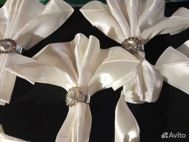 Праздничные салфетки декор кольца с камнями