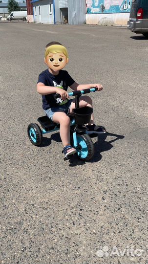 Трехколесный велосипед