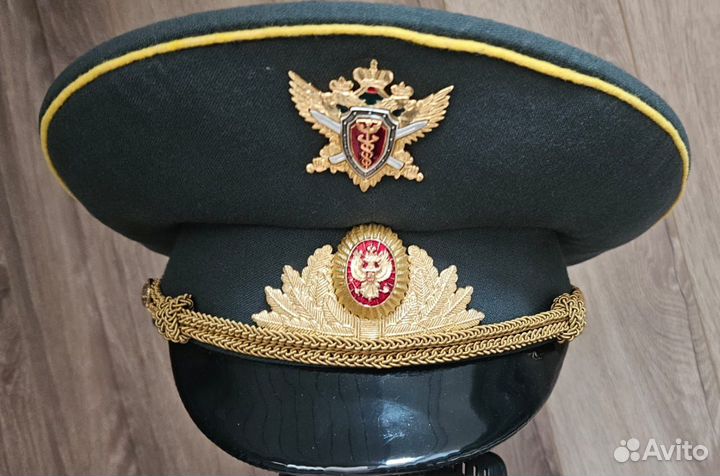 Предметы СССР: фуражка, погоны, пятлицы и т. д