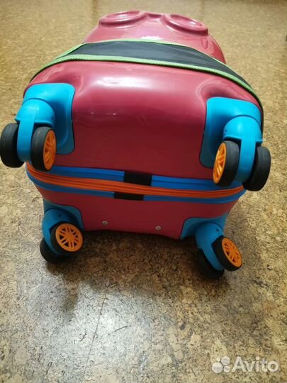 Чемодан на колесах детский