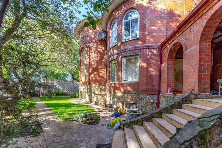 Дом 367 м² на участке 6 сот.