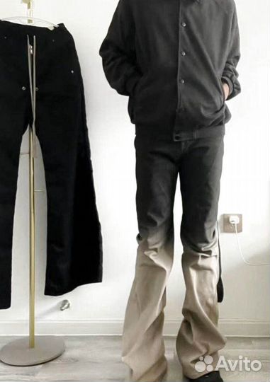 Джинсы клеш Rick Owens на руках