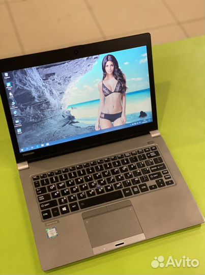 Мощный и легкий японский ноутбук Toshiba