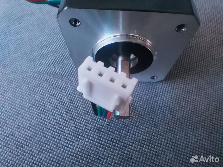 Шаговый двигатель nema US-17HS4401S