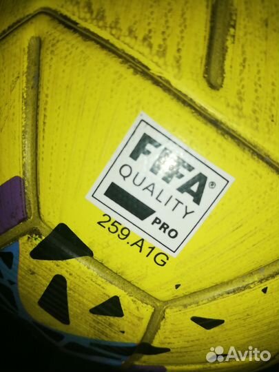 Футбольный мяч профессиональный Select