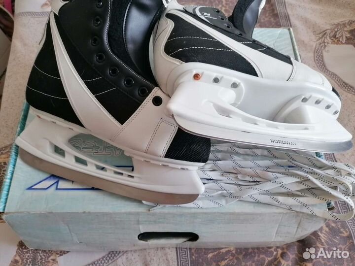 Коньки хоккейные