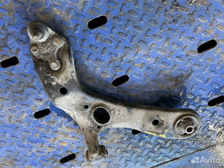 Рычаг передний Toyota Verso левый руль