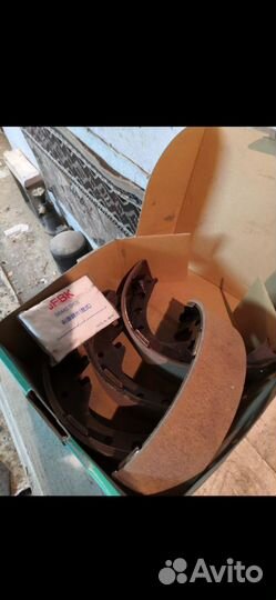 Задние колодки на Toyota hilux