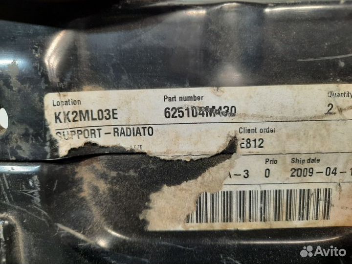 Панель передняя (телевизор) передний Nissan Almera