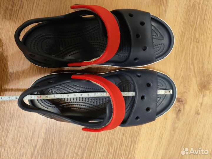 Сандалии Crocs j2