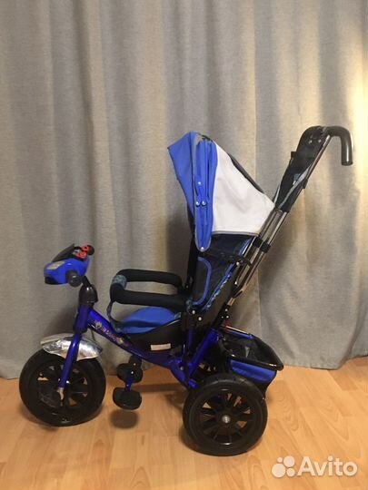 Детский трехколесный велосипед с ручкой