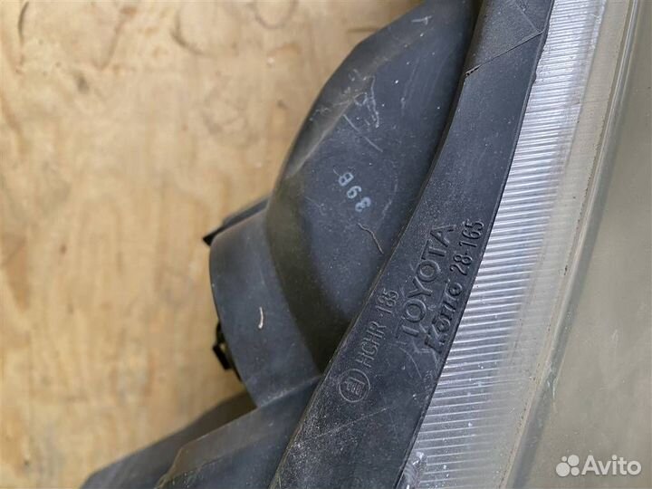 Фара правая Toyota Estima (MCR30) 2000-2005