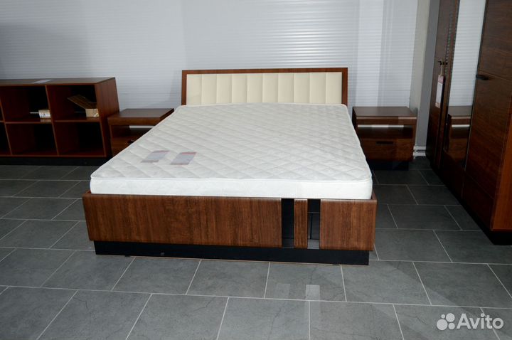 Кровать с подъемным механизмом