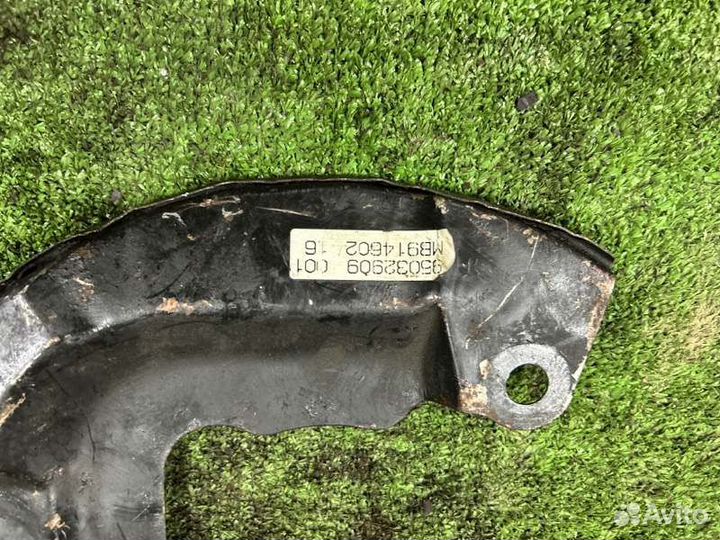 Пыльник тормозного диска передний правый