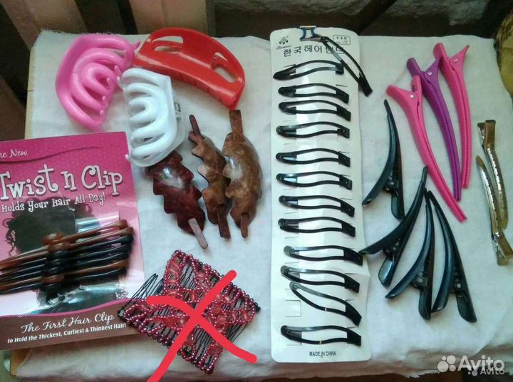 Расчёски,крабы,заколки, сумка