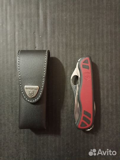 Victorinox Forester One Hand