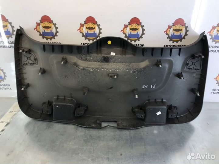 Обшивка двери багажника Ford Focus CB8 2010-2019