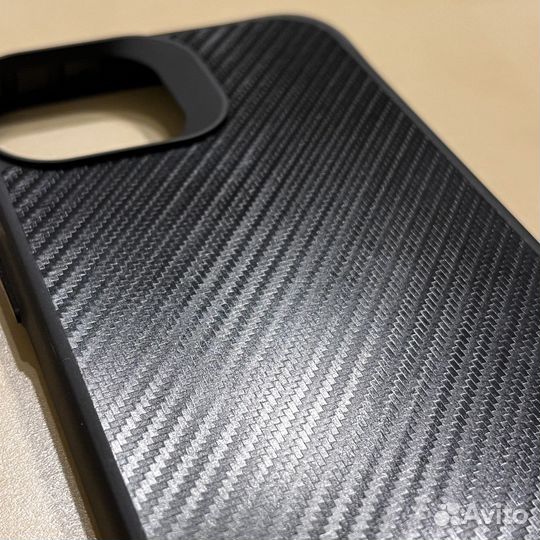 Чехол на iPhone 13 противоударный