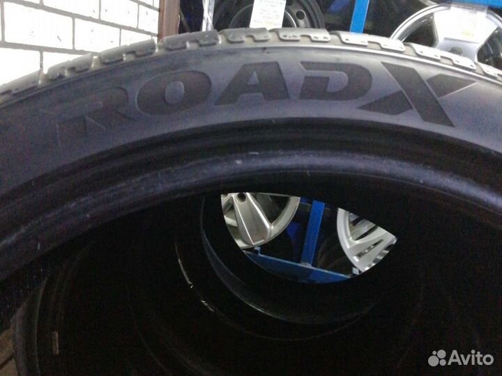 RoadX RXMotion U11 255/35 R20 97Y