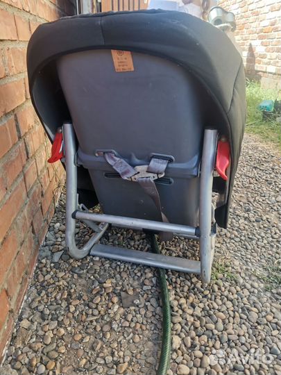 Два автокресла