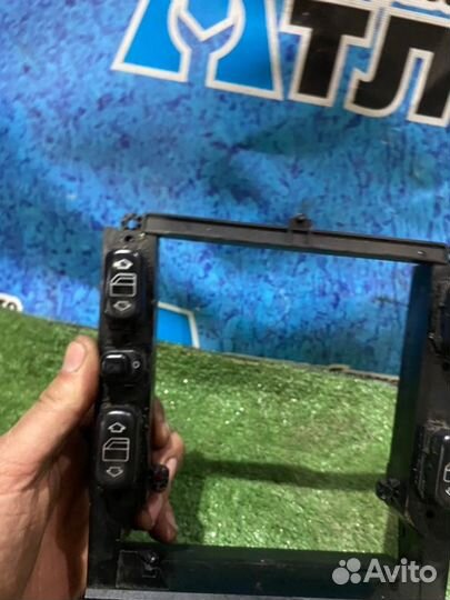 Блок управления стеклоподъемниками Mercedes-Benz