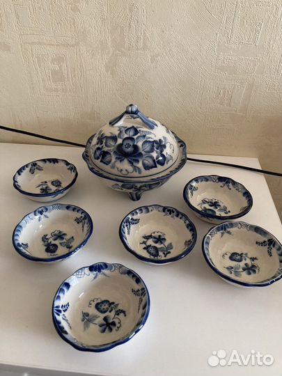 Набор Гжель новый конфетница и 6 пиал