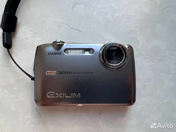 Компактный фотоаппарат Casio Exilim