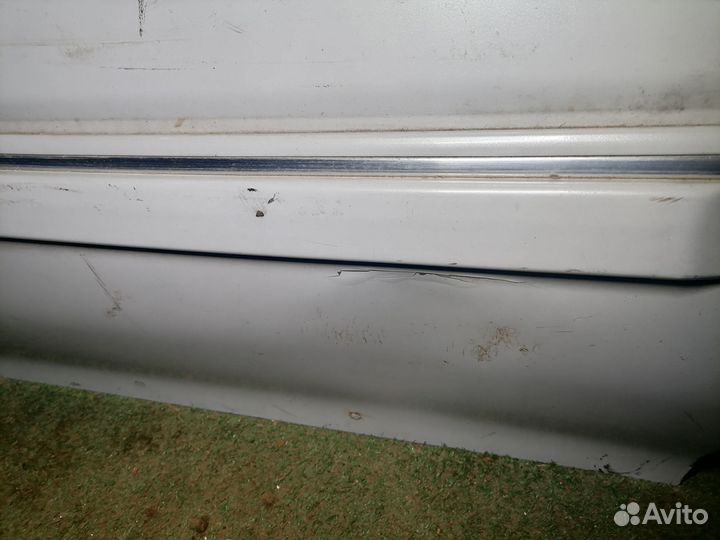 Дверь задняя правая Toyota Crown GS131 Пустая