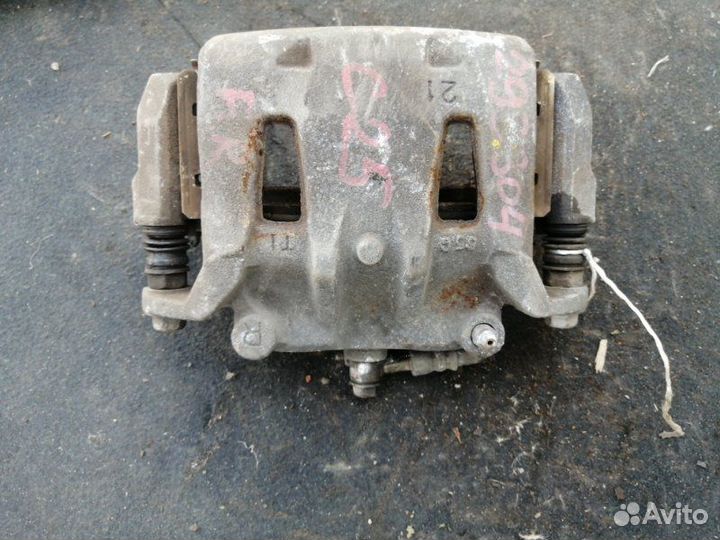 Суппорт передний правый Nissan Serena C25 MR20