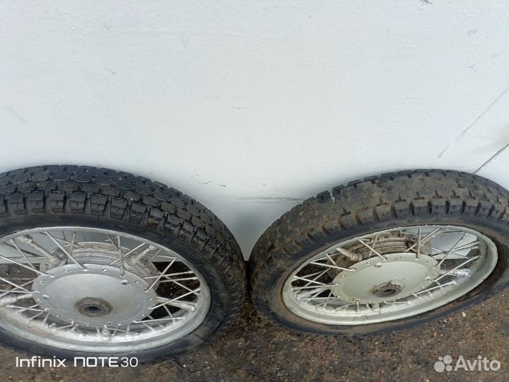 Колесо мото Днепр, Урал