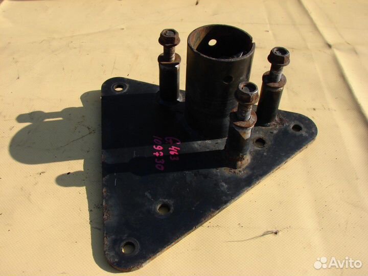 Кранштейн запасного колеса крепление гелендваген