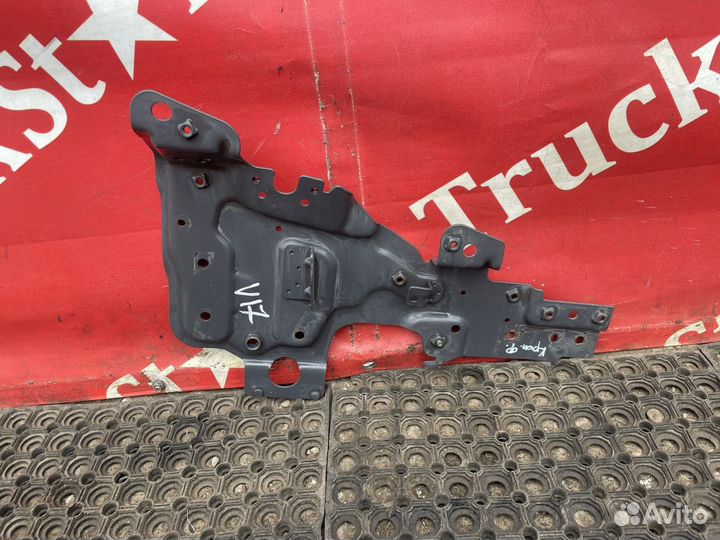 Кронштейн фары правой 2019 г. Volvo FH