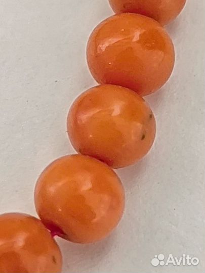 Коралловые бусы