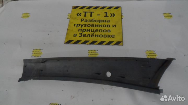 Накладка лобового стекла правая mersedes 827397