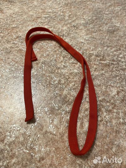 Красный шнурок