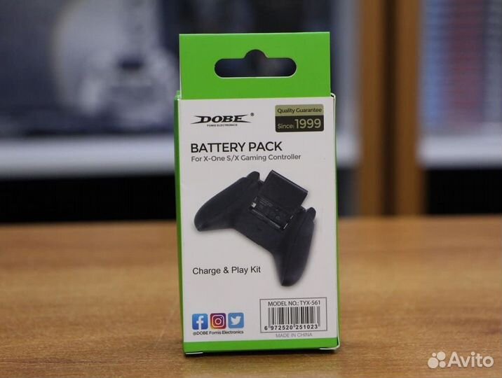 Аккумулятор + кабель Xbox One dobe TYX-561 чёрный