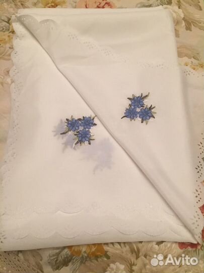 Скатерть с салфетками с вышивкой