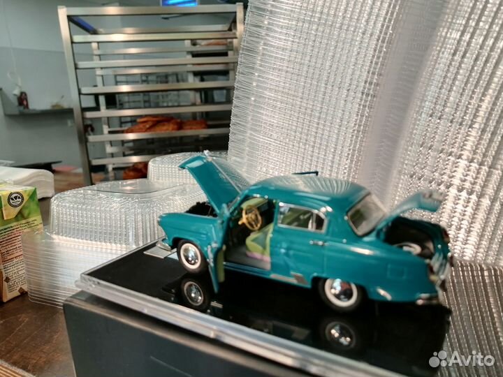 Модель автомобиля масштаб 1 43