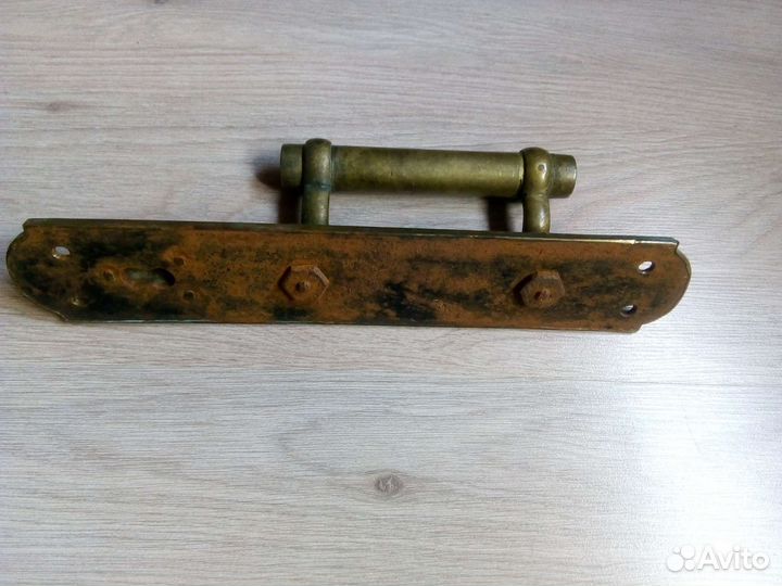 Старинная большая дверная ручка