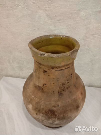 Глиняный кувшин старинный
