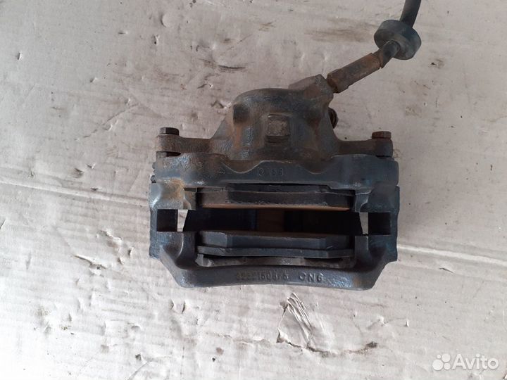 Суппорт передний левый Ауди 80,90