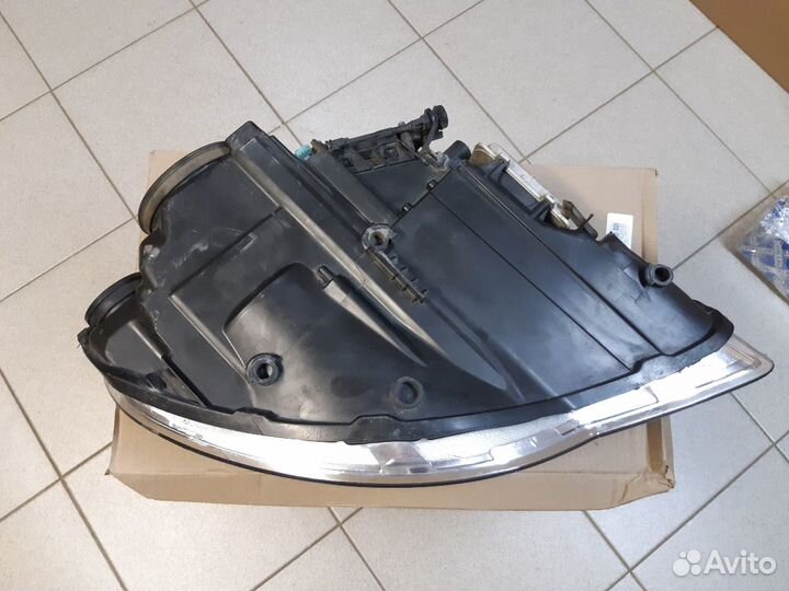 Фара Touareg адаптив ксенон 07-10