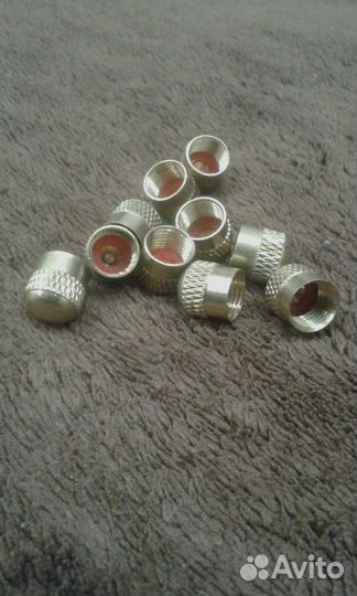 Продаю колпачки (золотники) на колеса авто