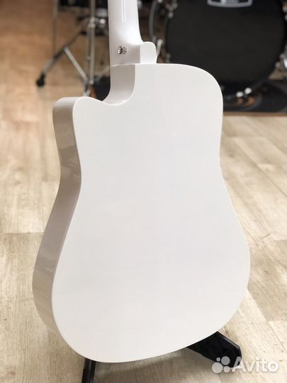 Акустическая гитара