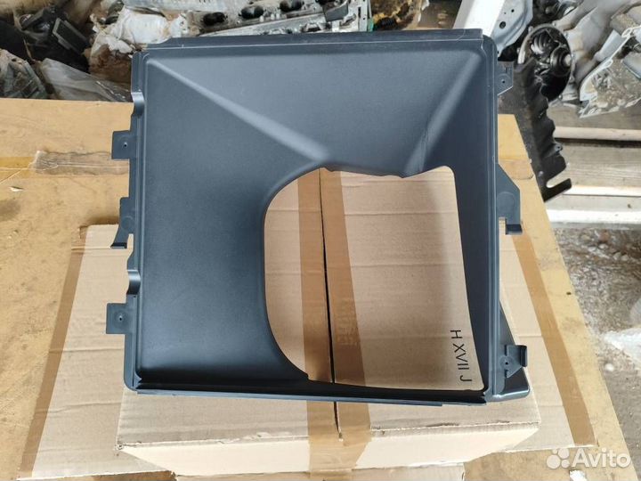 Воздуховод интеркулера передний прав. 95B117336B