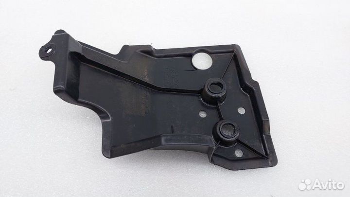 Пыльник бампера задний правый Toyota Corolla E180