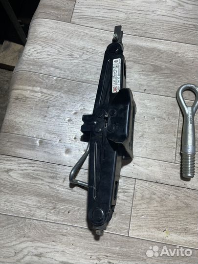 Домкрат Набор инструментов Nissan Juke F15